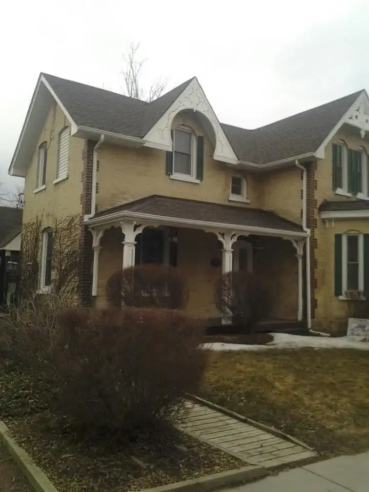 A completed Crystal Clear Roofing shingle roof in the Barrie area